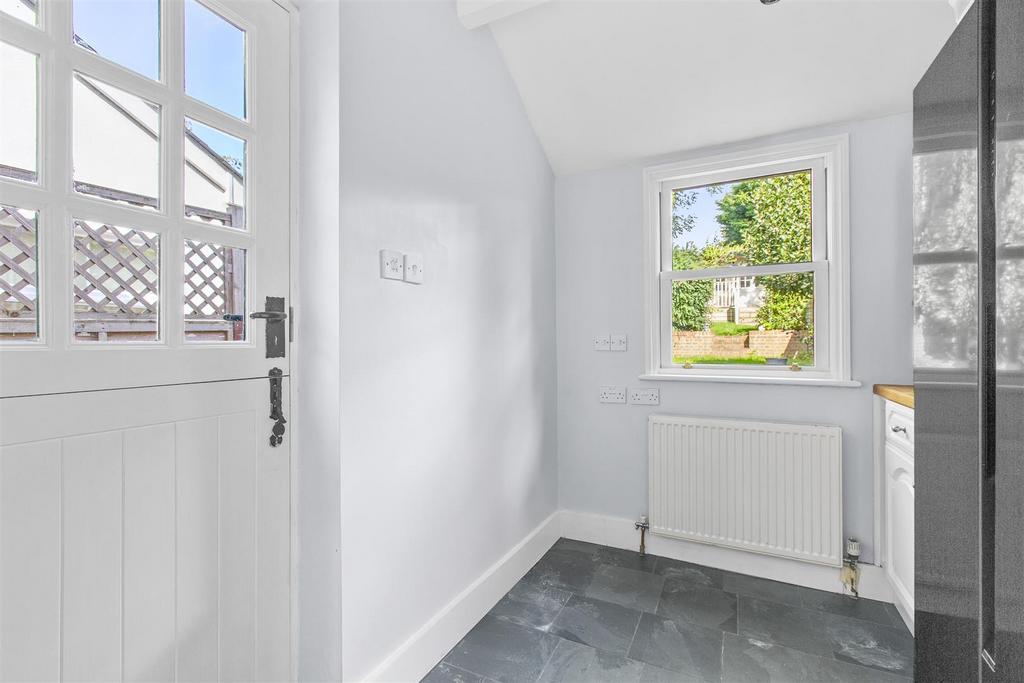 27 Pinions Road, HP13 7 AS-10.jpg