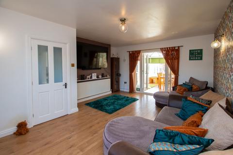 3 bedroom semi-detached house for sale, Carters Garth Close, Louth LN11