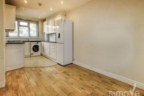 3 bedroom house to rent, Charnwood Road, Hillingdon, Middlesex