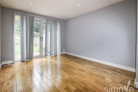 3 bedroom house to rent, Charnwood Road, Hillingdon, Middlesex