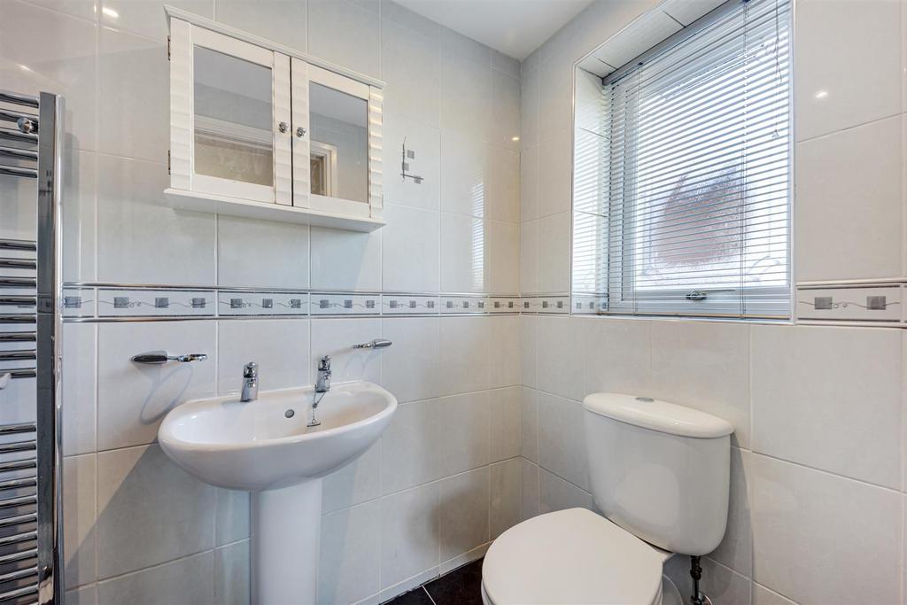 Bed 3 En Suite Shower Room