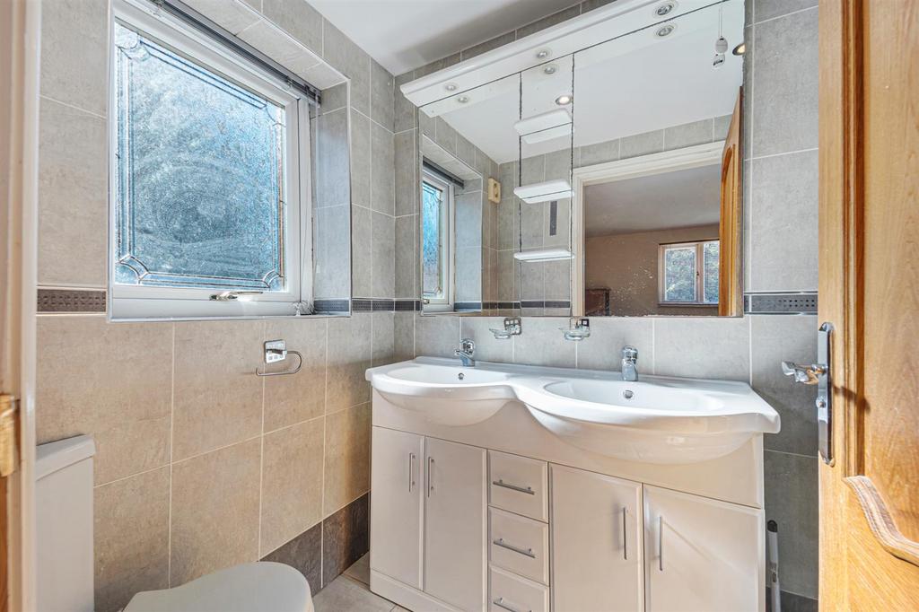 Bed 1 En Suite