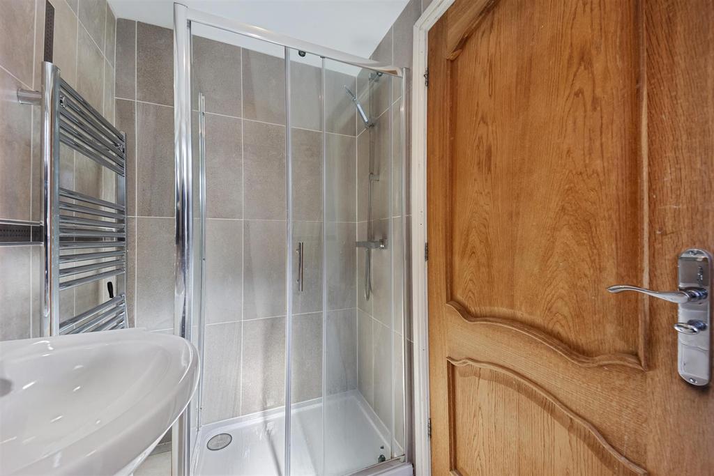 Bed 1 En Suite 2