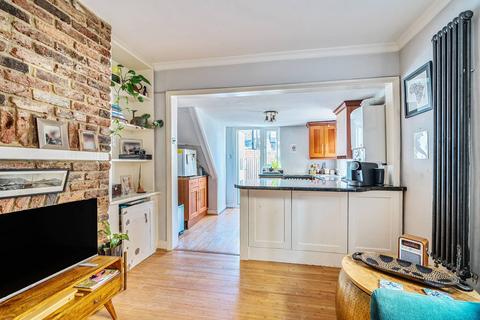 2 bedroom flat for sale, Kilkie Street, Sands End, London, SW6