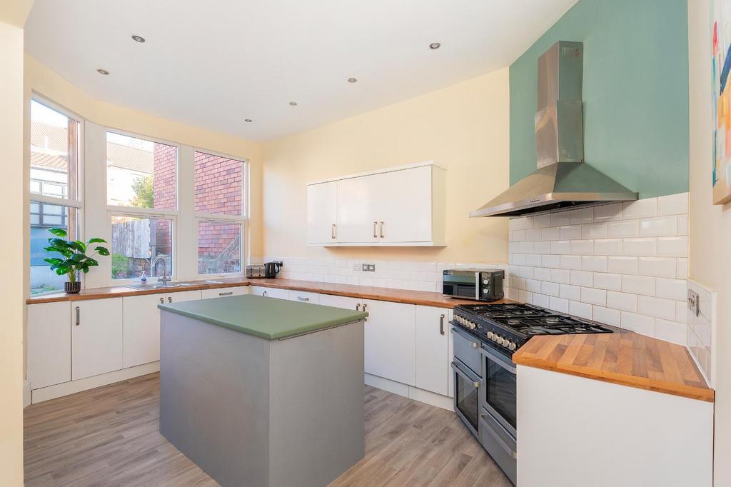 2 S7 J0 LBR - Kitchen C.jpg