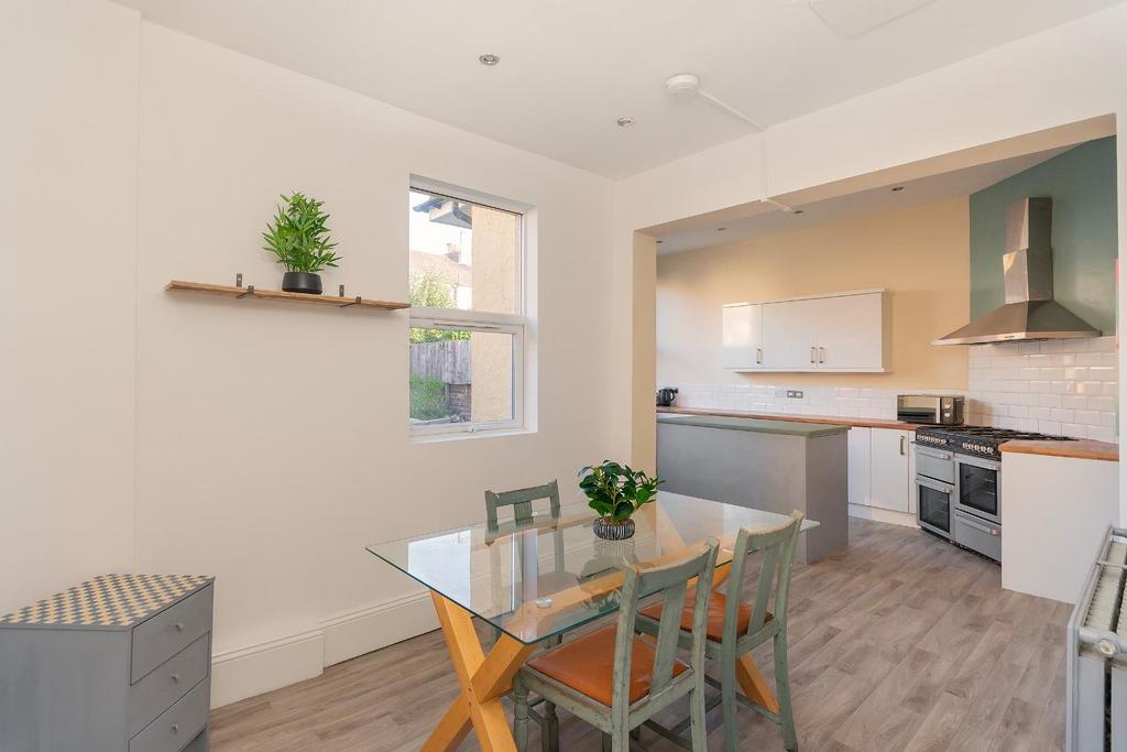 2 S7 J0 LBR - Dining Room B.jpg