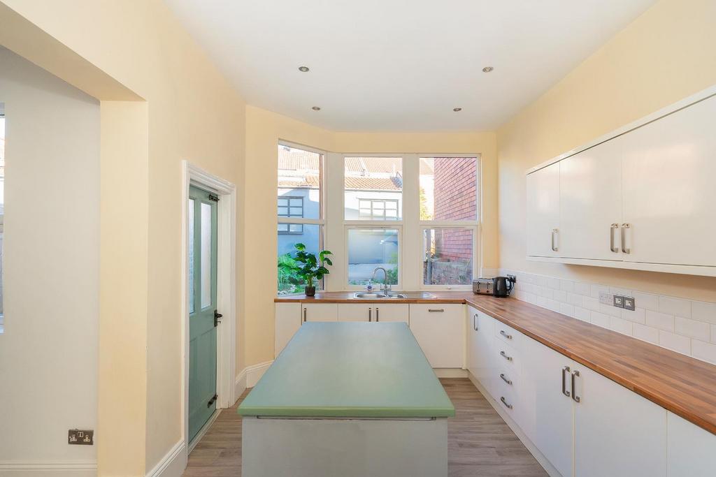 2 S7 J0 LBR - Kitchen B.jpg