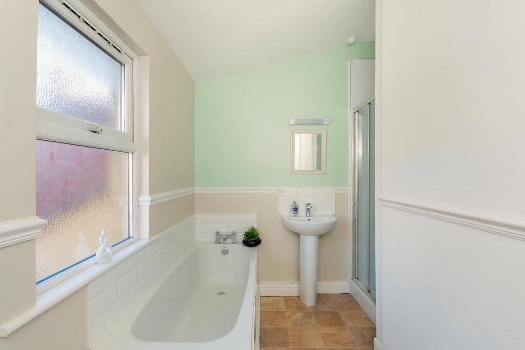2 S7 J0 LBR - Bathroom B.jpg