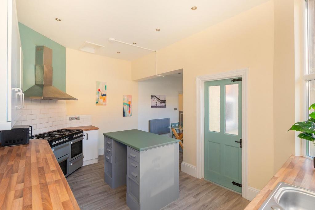 2 S7 J0 LBR - Kitchen A.jpg