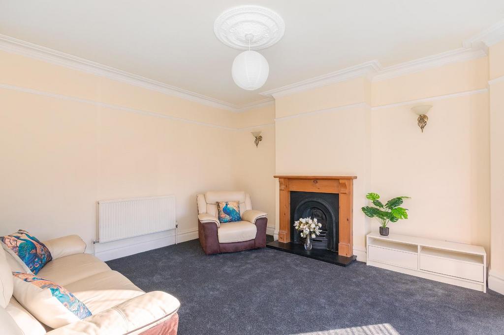 2 S7 J0 LBR - Living Room C.jpg