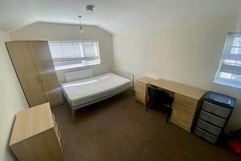 5 bedroom house to rent, Richardson Street, Sandfields, City Centre, , Swansea