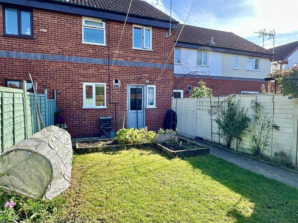 Garden to house