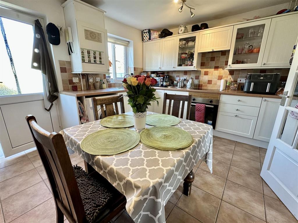 Dining kitchen