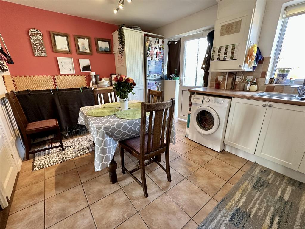 Dining kitchen