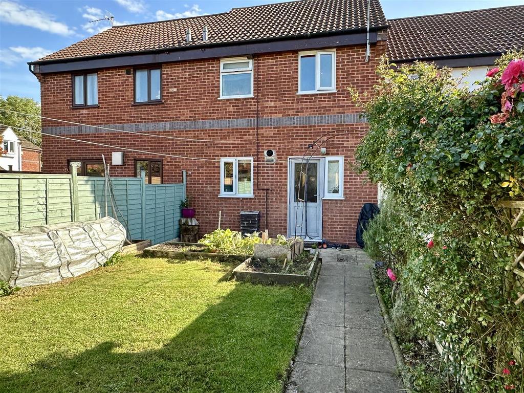 Garden to house