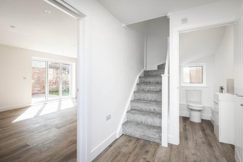 3 bedroom detached house for sale, Grosvenor Mews, Tunbridge Wells (Central location)