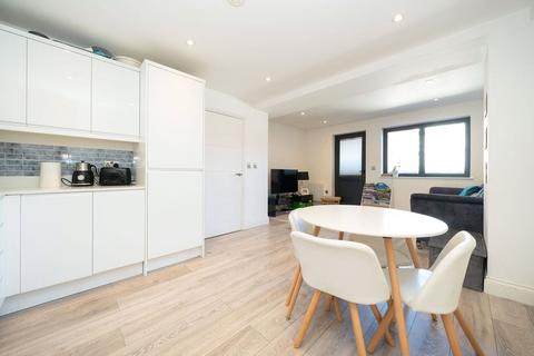 2 bedroom apartment for sale, The Parade, Watford WD17