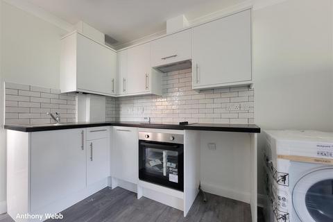 1 bedroom flat for sale, Green Lanes, Palmers Green, N13