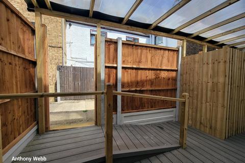 1 bedroom flat for sale, Green Lanes, Palmers Green, N13