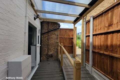 1 bedroom flat for sale, Green Lanes, Palmers Green, N13
