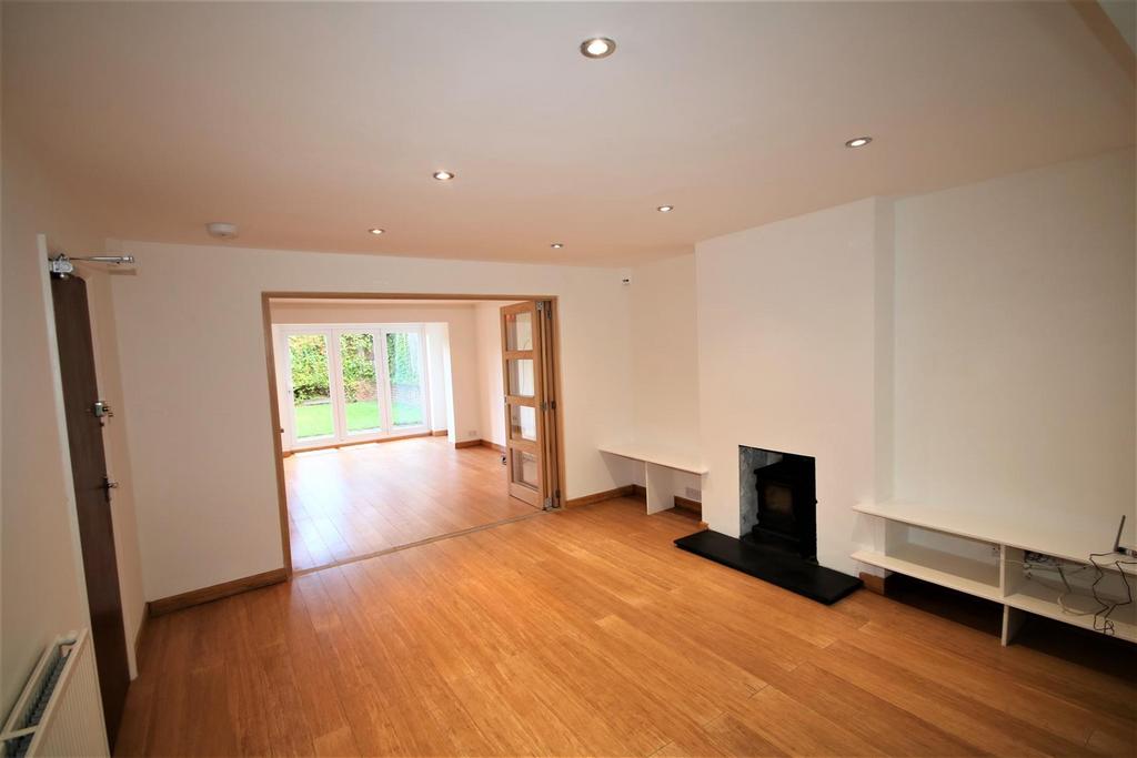 Living Area b.JPG