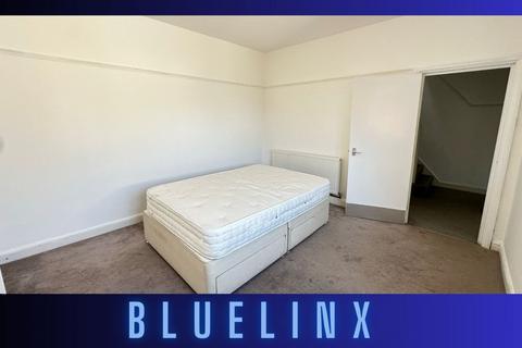 1 bedroom in a flat share to rent, Warwick Road, Solihull B91