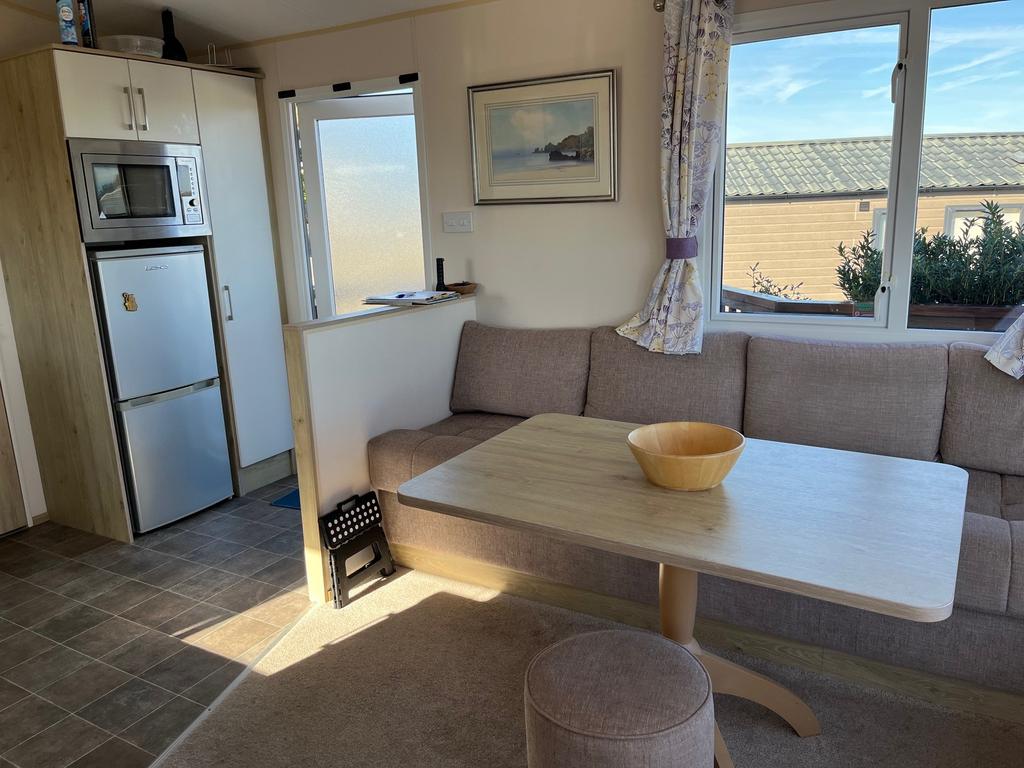 Dinining area/entrance
