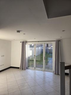 3 bedroom terraced house to rent, Nable Hill Close, Chilton