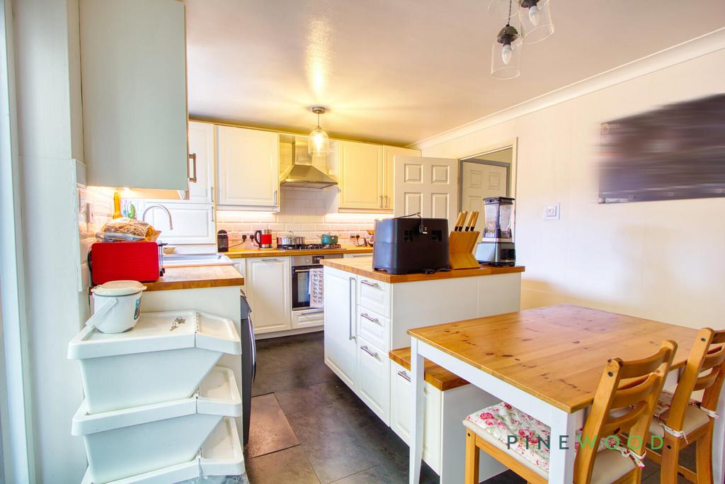 Kitchen / Dining Room
