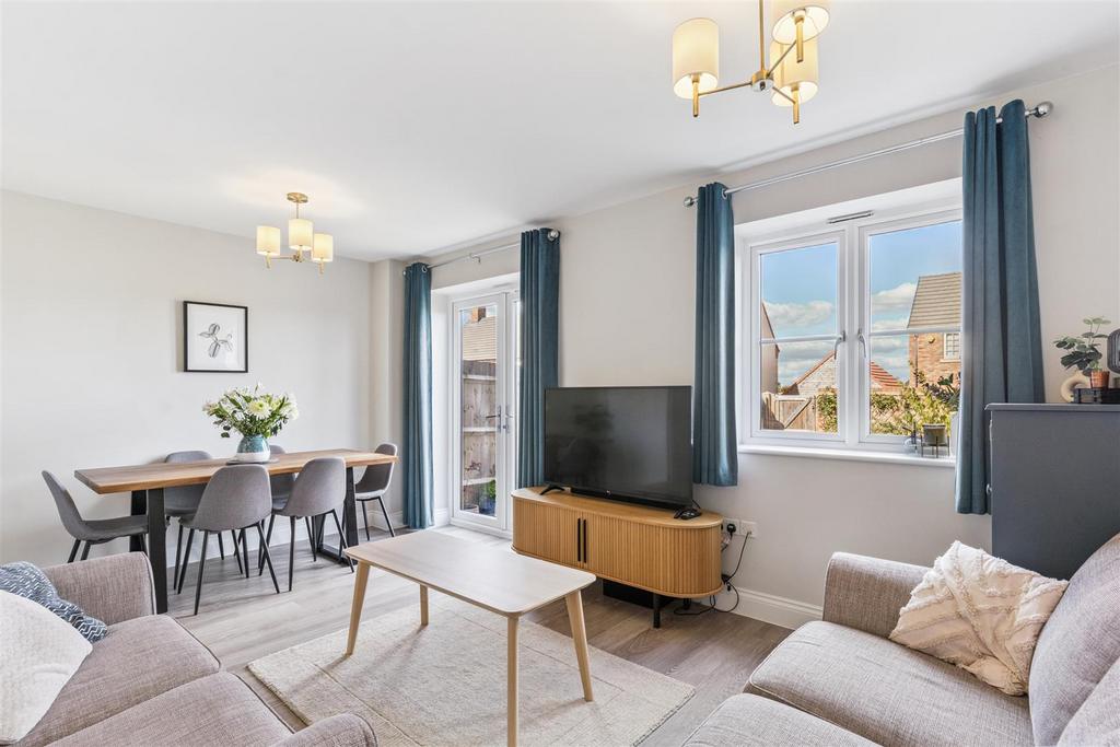 Sitting/Dining Room