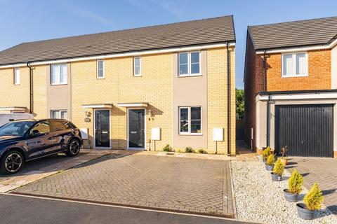 3 bedroom end of terrace house for sale, Caddow Close, Dereham