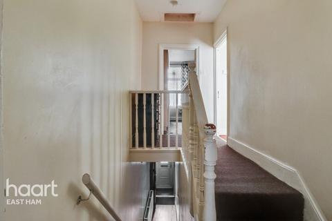 Dersingham Avenue, London