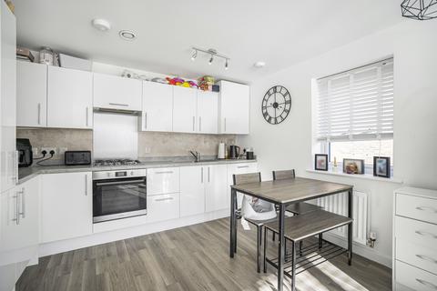 2 bedroom flat for sale, Blossom Drive, Welwyn Garden City, AL7