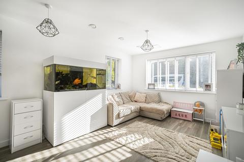 2 bedroom flat for sale, Blossom Drive, Welwyn Garden City, AL7