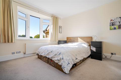 4 bedroom townhouse for sale, St. Leonards Road, Windsor