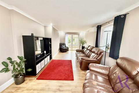 3 bedroom detached house for sale, Tennyson Drive, Newport Pagnell