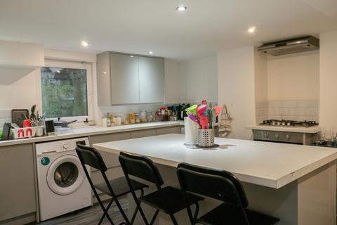 8 bedroom house to rent, Victoria Road, Leeds