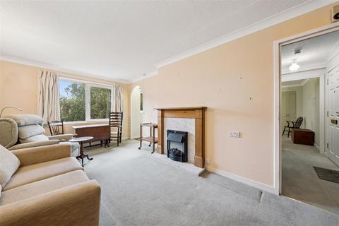 1 bedroom flat for sale, Fishers Lane, London, W4