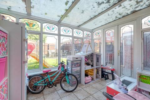 3 bedroom terraced house for sale, Loxley Close, Redditch, B98