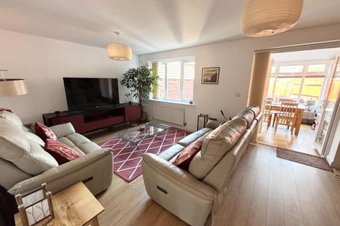 17 Badgers Way, Bishopton, Stratford-upon-avon, CV37 0UJ