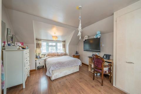 5 bedroom bungalow for sale, Great West Road, Isleworth TW7