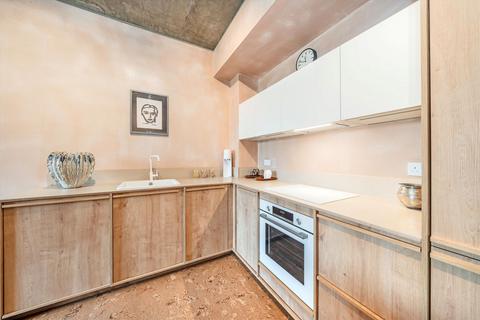 2 bedroom flat for sale, Bard Road, London W10