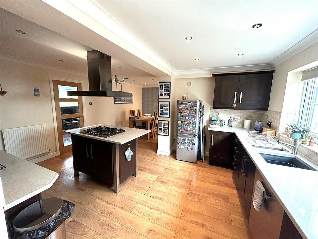 Kitchen3.jpg