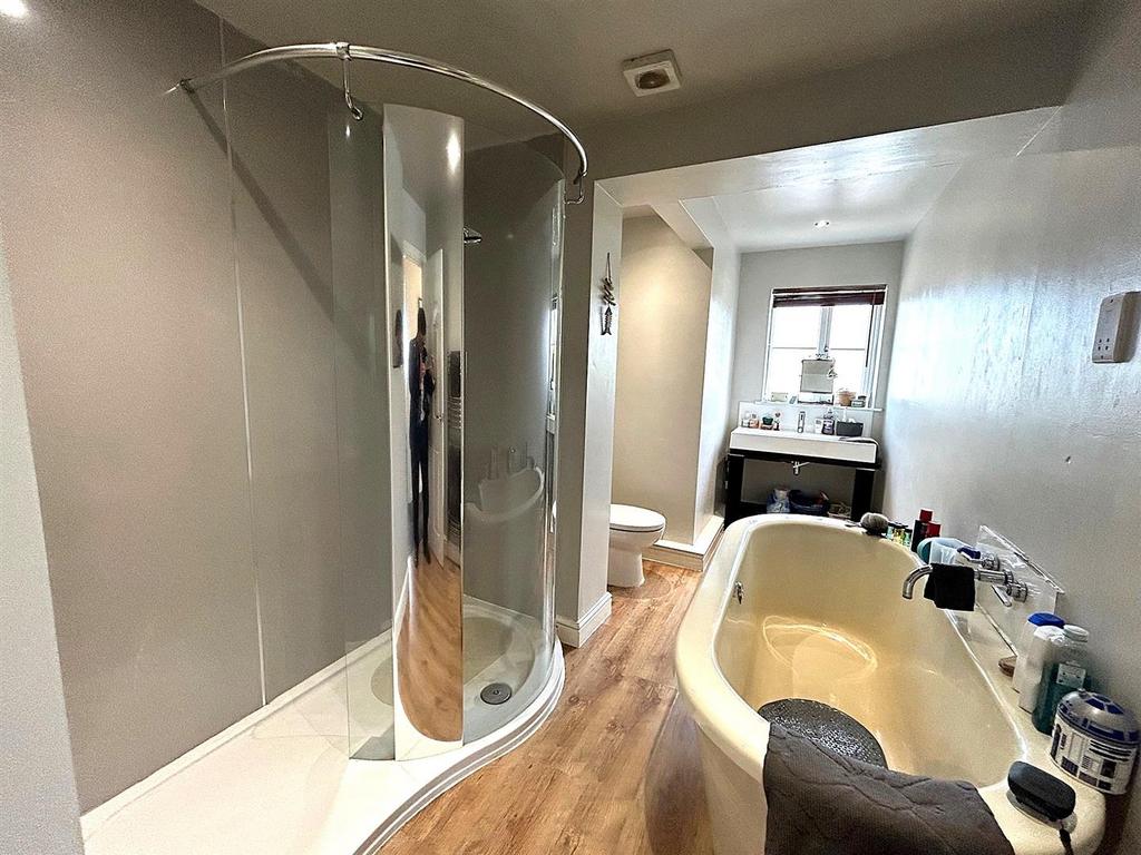 Bathroom.jpg