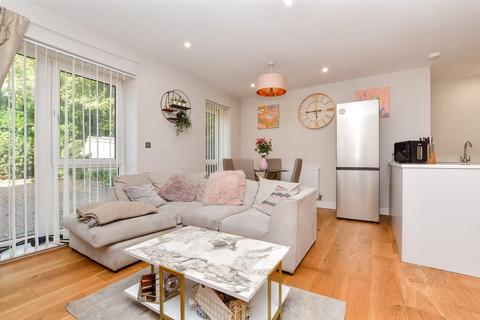 2 bedroom ground floor flat for sale, Woodcote Grove Road, Coulsdon, Surrey