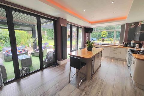 4 bedroom detached house for sale, Beechwood Road, Halifax HX2