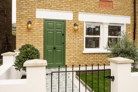 4 bedroom end of terrace house for sale, Cecil Road, London SW19