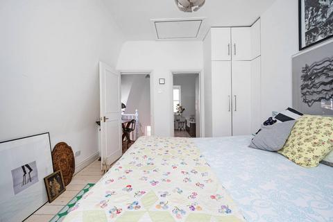 undefined, Fordham Street, Aldgate, London, E1