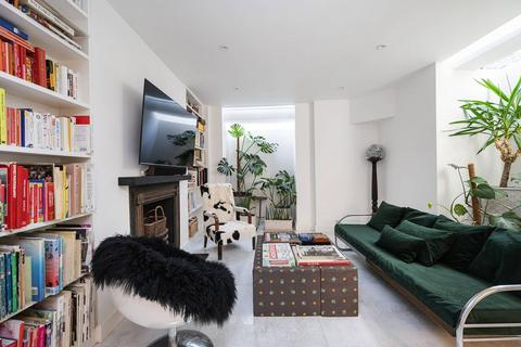 undefined, Fordham Street, Aldgate, London, E1