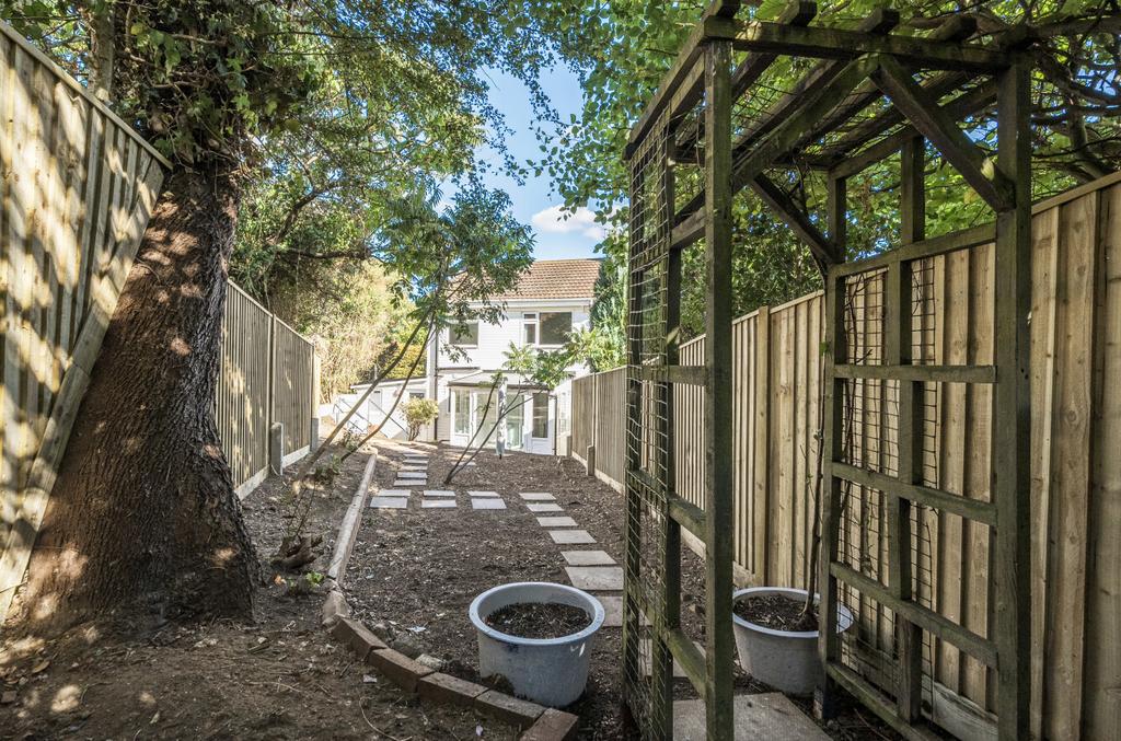 1361272-21-68dbe8...